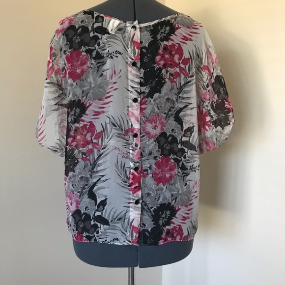 Torrid floral Sheer Top Size 1 - Picture 2 of 4